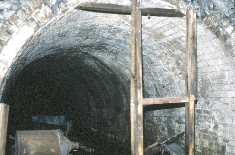 Grosvenor Road tunnel for the Aldershot Brick & Tile Works ©1995 Leslie Smith